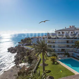 https://acapulco-playa-nerja-407-planta-superior.hotelsinnerja.org